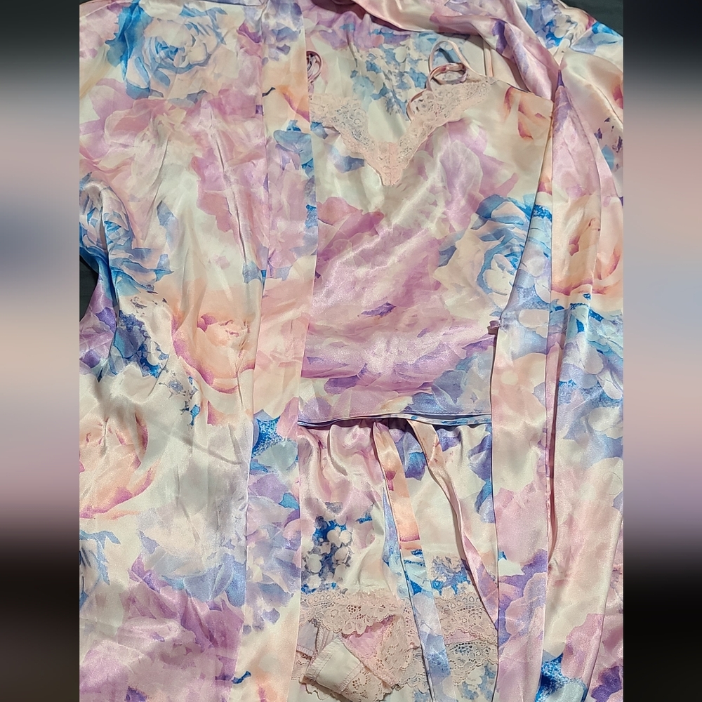 Floral Satin Kimono Robe And Pj Set.